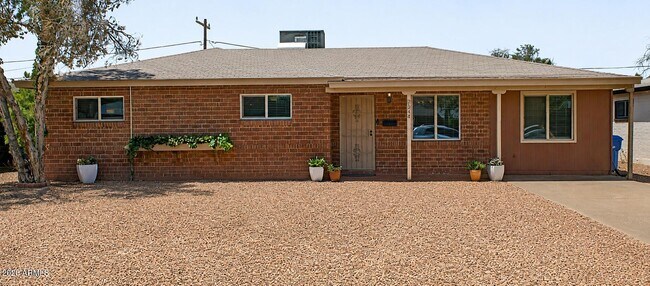 Building Photo - 2344 W Mitchell Dr