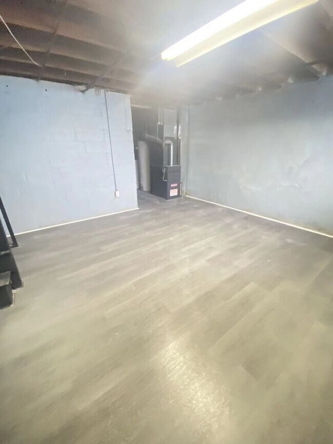 Building Photo - 3 Bedroom and 1 bathroom Row House Availab...