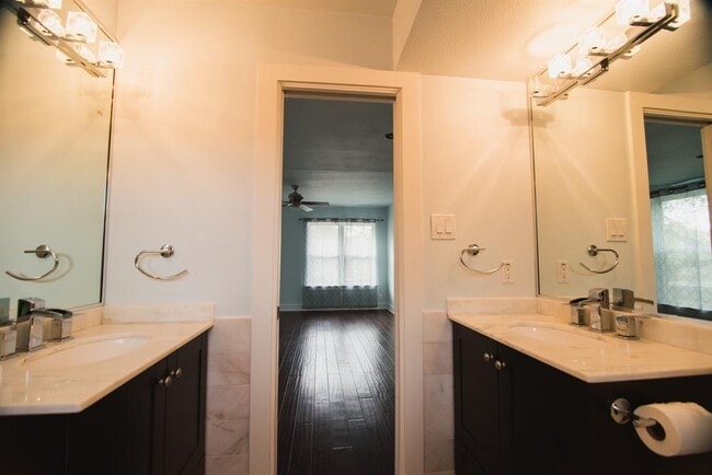 Building Photo - 2901 Gem Cir