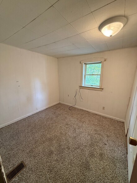 Building Photo - 442 Gardners Ln