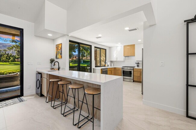 Building Photo - 179 Gran Via