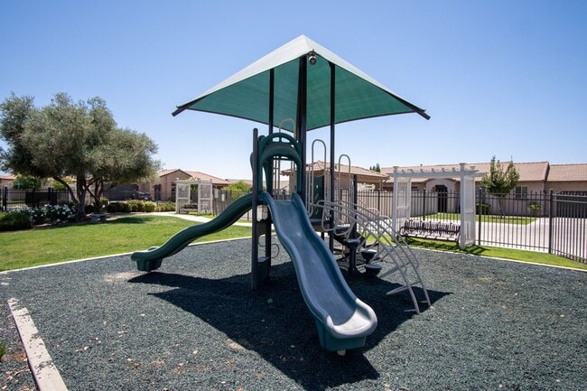 Building Photo - Full Furnished Short or Long-term rental i...