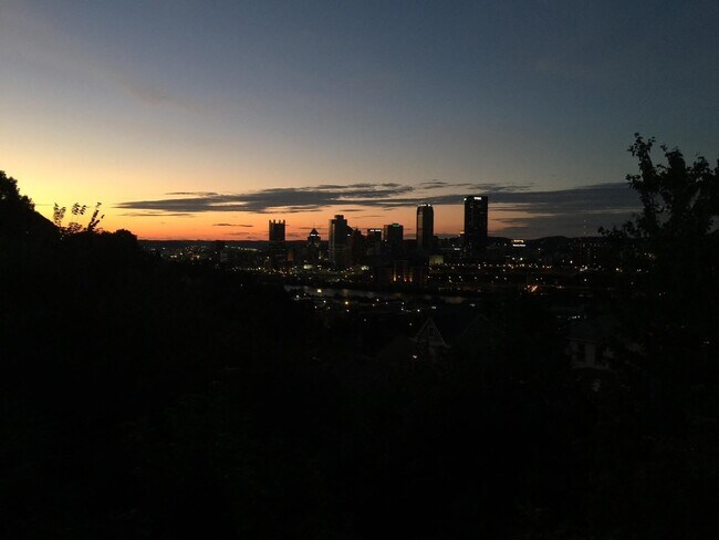 Building Photo - Available MAY 2026 - 2 Bedroom, 2 Bath Home w/ CRAZY City Views!