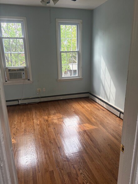 Master Bedroom - 316 1/2 Webster Ave