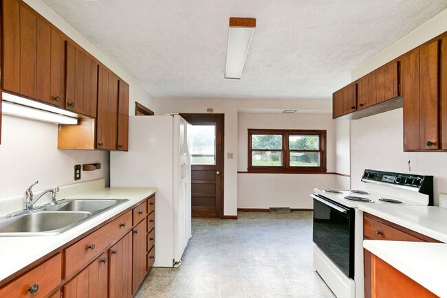 Building Photo - 554 Cox Ln