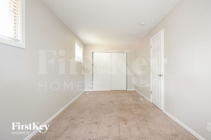 Building Photo - 811 Salem Ln