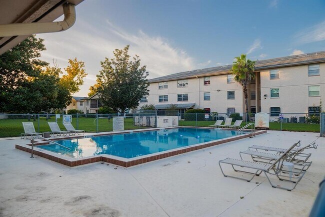 Building Photo - 1902 Honour Rd