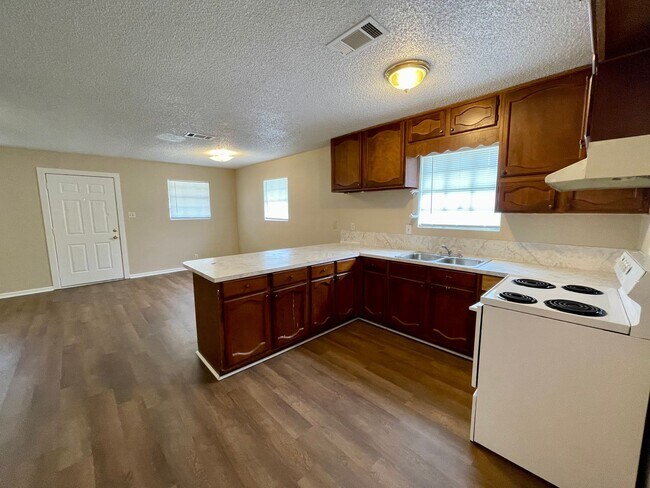 Building Photo - 2821 Pearl Ave