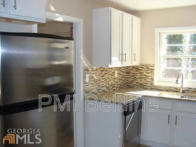 Building Photo - 2881 Monterey Dr