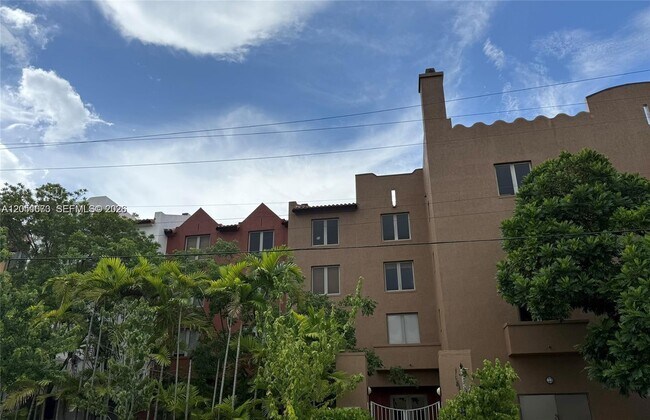 Building Photo - 2630 SW 28th St