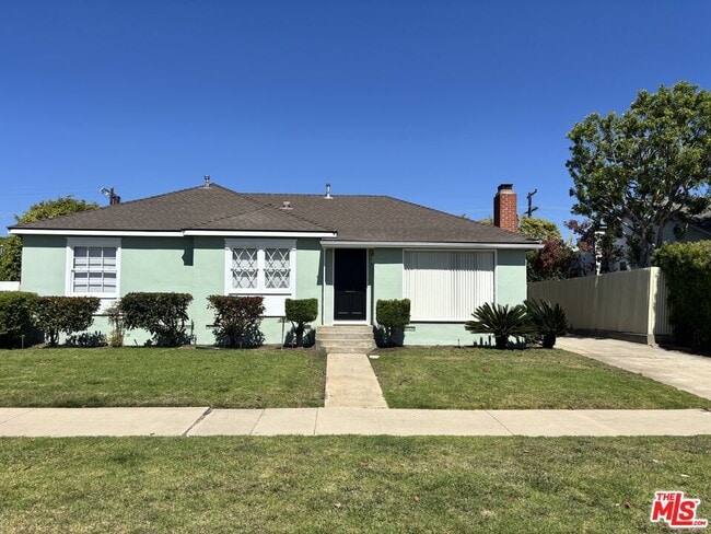 Primary Photo - 8112 Loyola Blvd