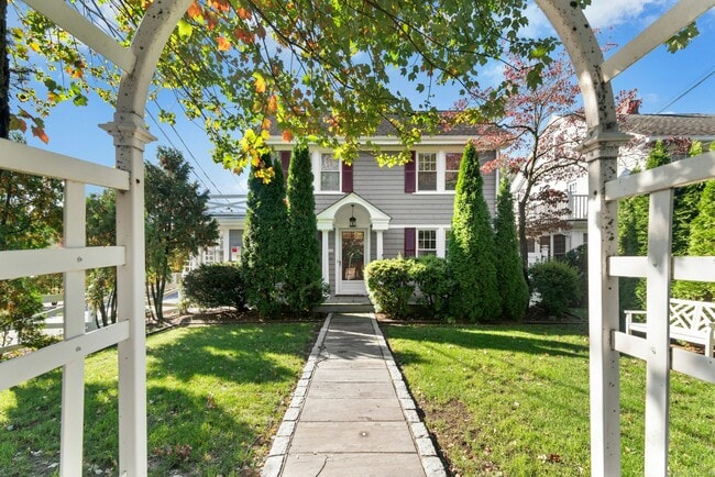 Primary Photo - 2630 Boston Post Rd