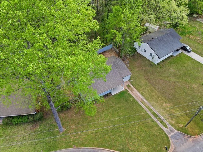 Building Photo - 1735 Carter Cir