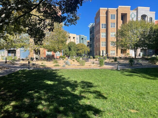 Building Photo - 38 E Serene Ave