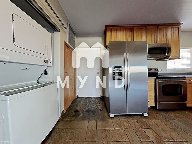 Building Photo - 2 br, 2 bath Condo - 353 E Thomas Rd Apt C...