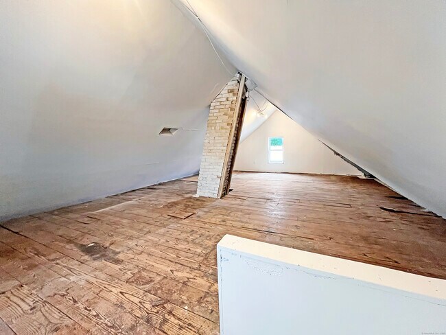 Building Photo - 111 Belden St