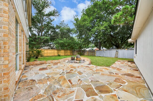 Building Photo - 16203 Broken Timber Cir