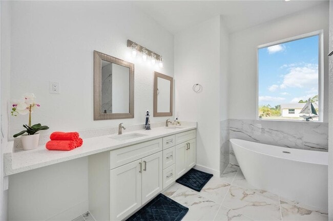 Building Photo - 6146 Grandeur St