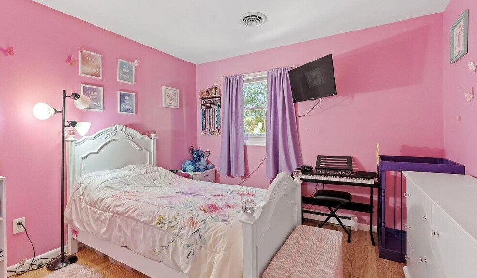 Building Photo - 6 Heartwood Ct