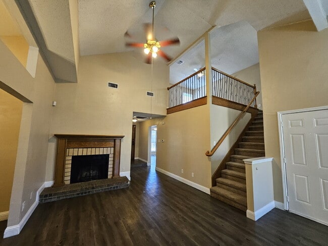 Building Photo - $2000 MESQUITE- Beautiful home with open f...