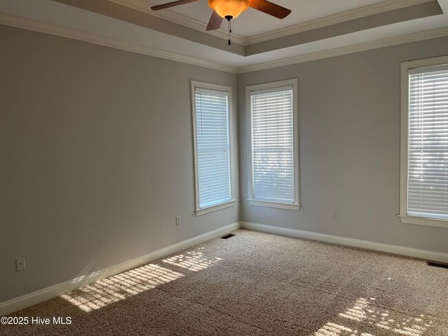 Building Photo - 333 Daisy Ln