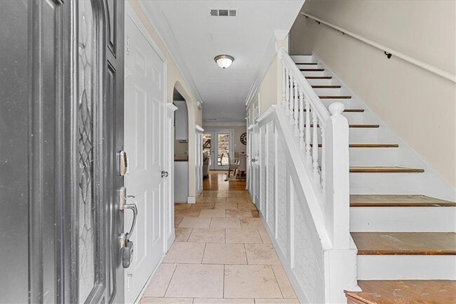 Building Photo - 1052 Travelers Trail