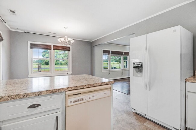 Building Photo - RENOVATED 2 BR, 1.5 BA W/ DETACHED GARAGE/ STORAGE - PIKEVILLE SCHOOLS