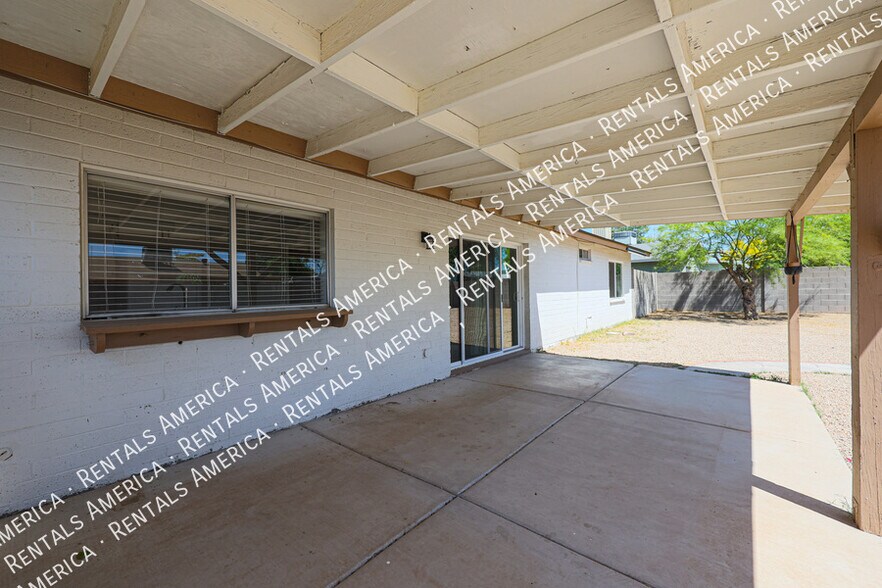 Building Photo - 1329 W Kristal Way