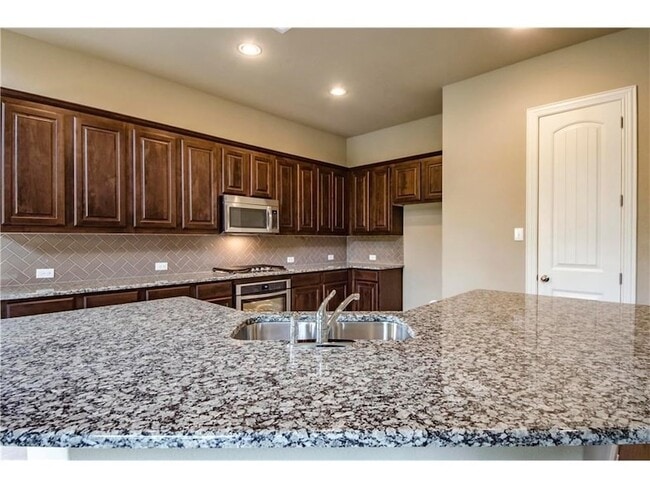 Building Photo - 10671 Villanova Dr