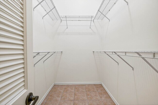 Building Photo - 1,961SF Condo | 3 Bedrooms & 2.5 Bathrooms...
