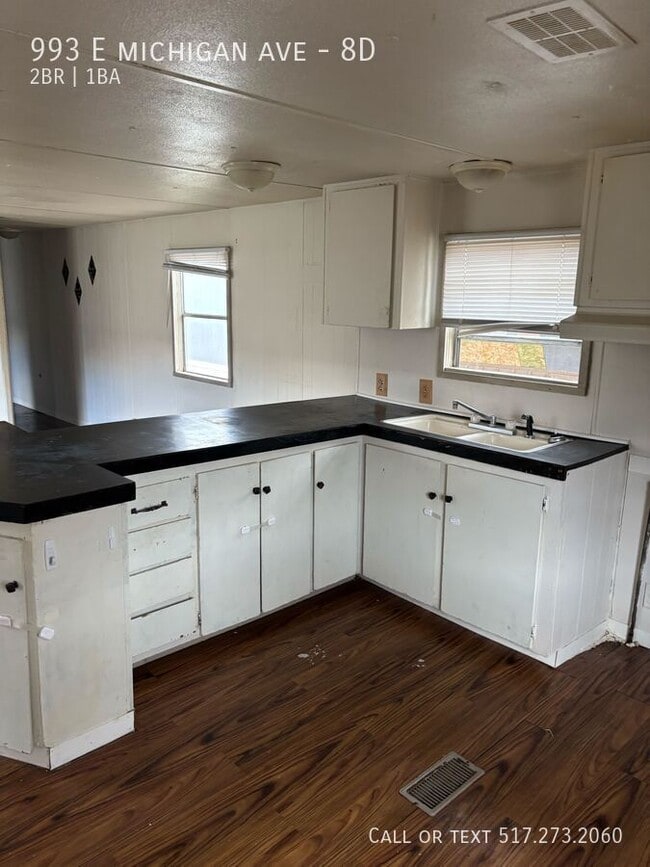 Building Photo - 993 E Michigan Ave