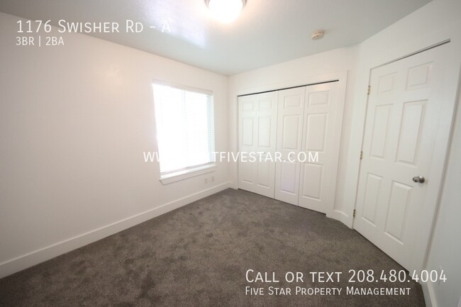 Building Photo - Fall In Love With This 3 Bedroom 1.5 Bathr...