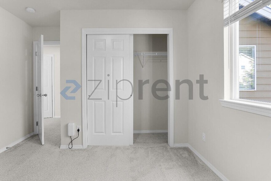 Building Photo - Unit