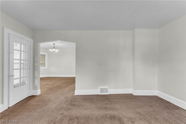 Building Photo - 954 E 239th St