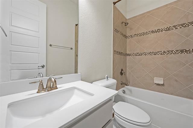 Building Photo - 3000 Crestwater Ridge