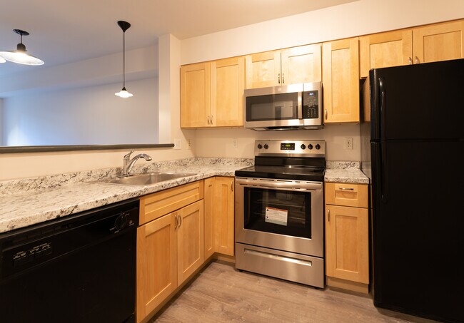 Building Photo - 118 107th Ave NE
