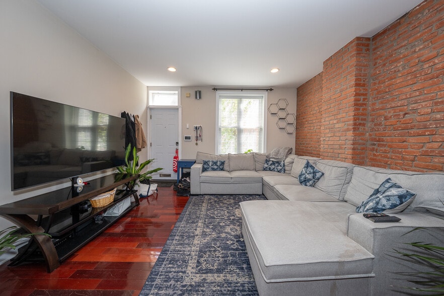 Building Photo - 2747 Harper St