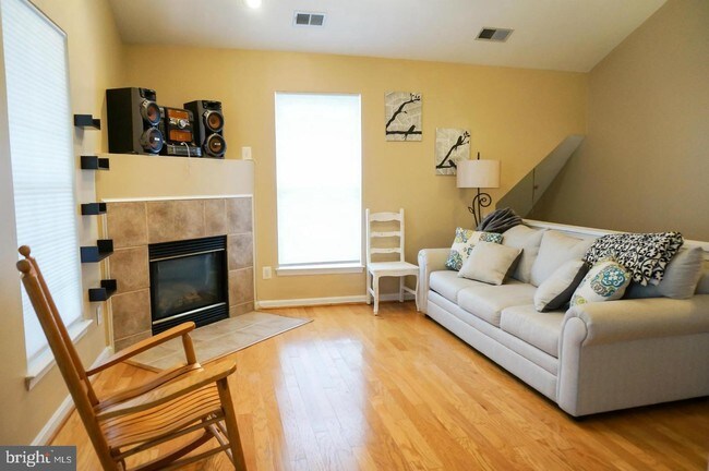 Building Photo - 25320 Lake Mist Square