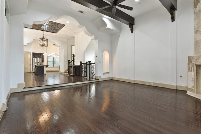 Building Photo - 1805 W 24th St
