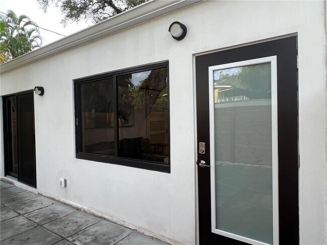 Building Photo - 1415 SW 9th St