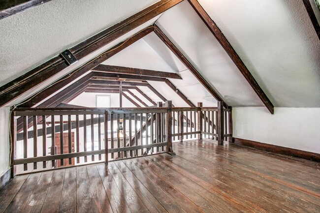 Building Photo - Cozy Rental with Loft near Woodlawn Lake!