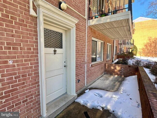 Building Photo - 10620 Weymouth St