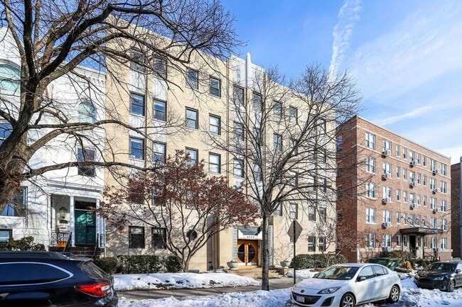 Building Photo - 1727 R St NW