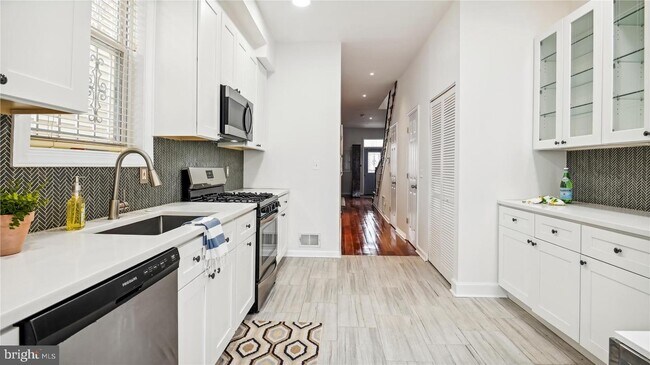 Building Photo - 1405 Montello Ave NE