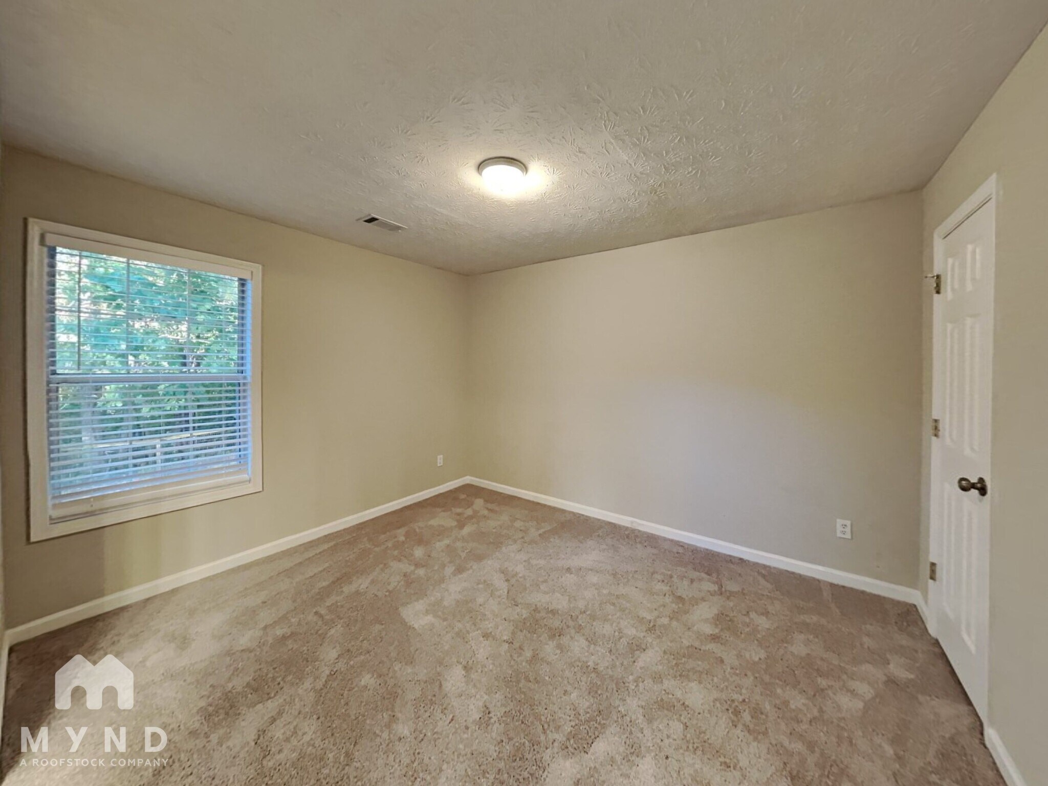 Building Photo - 839 Whitehaven Ln