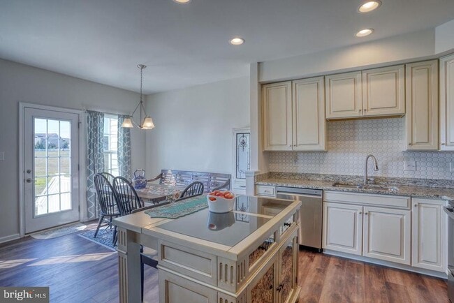 Building Photo - 414 Goodwick Dr