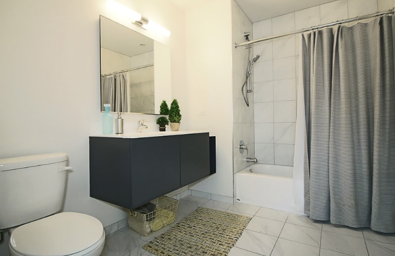 Building Photo - 798 N La Salle St