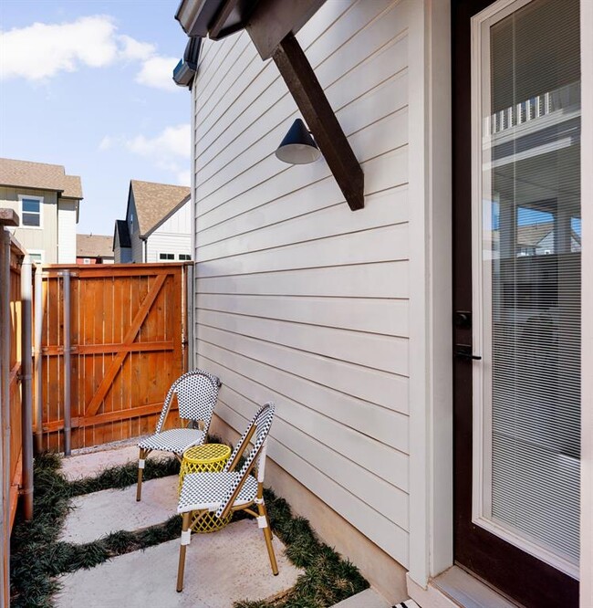 Building Photo - 2913 Chennault St