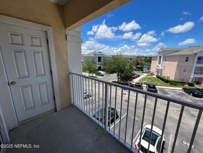 Building Photo - 8210 Green Parrot Rd