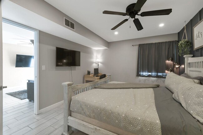 Building Photo - Great South Scottsdale Location 1 Bedroom Fully Furnished (optional)